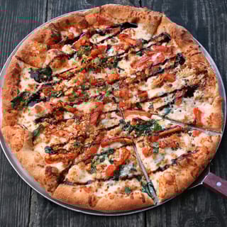 16" Chicken Caprese Pizza
